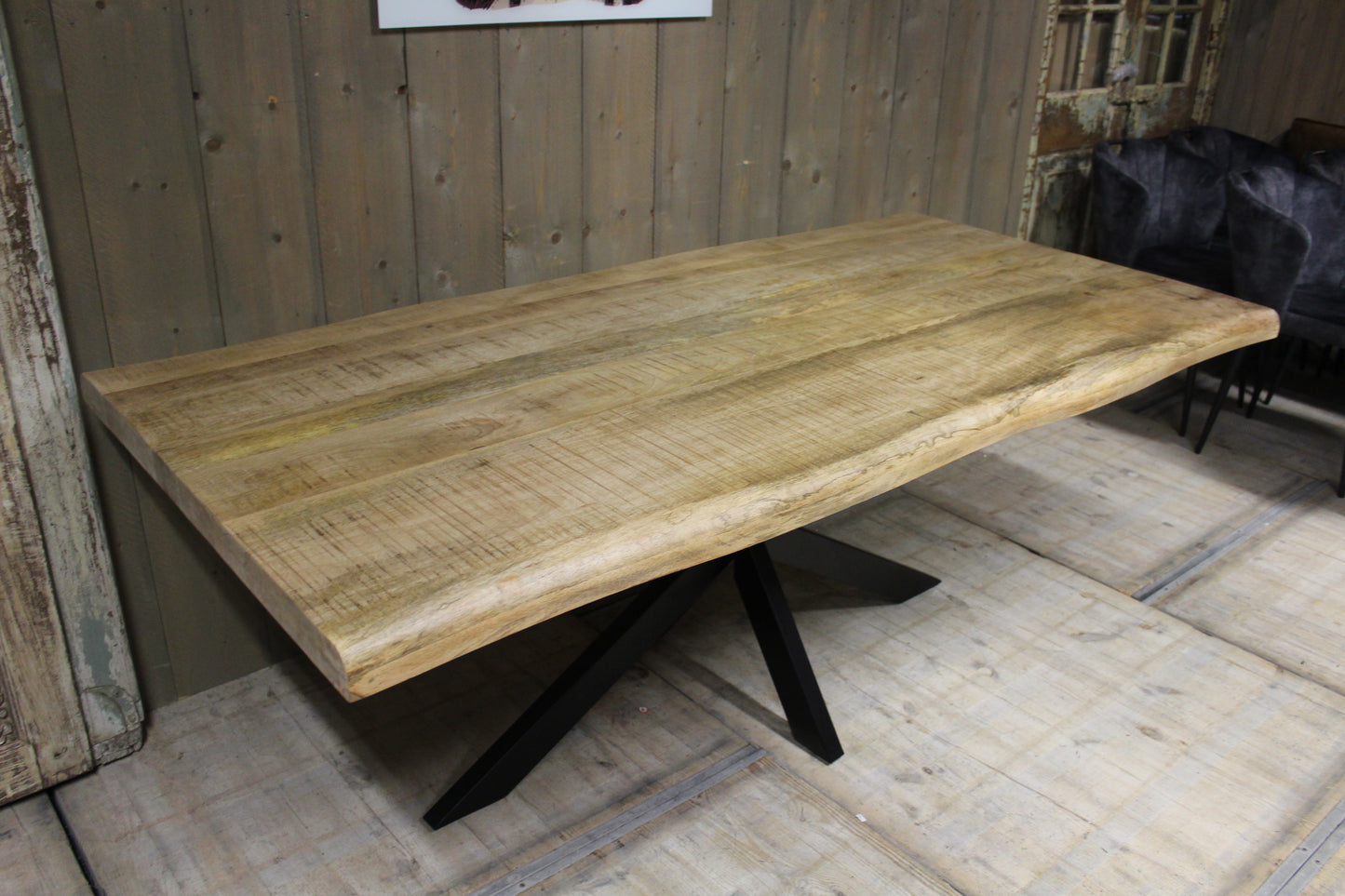 Eetkamertafel mangohout boomstam